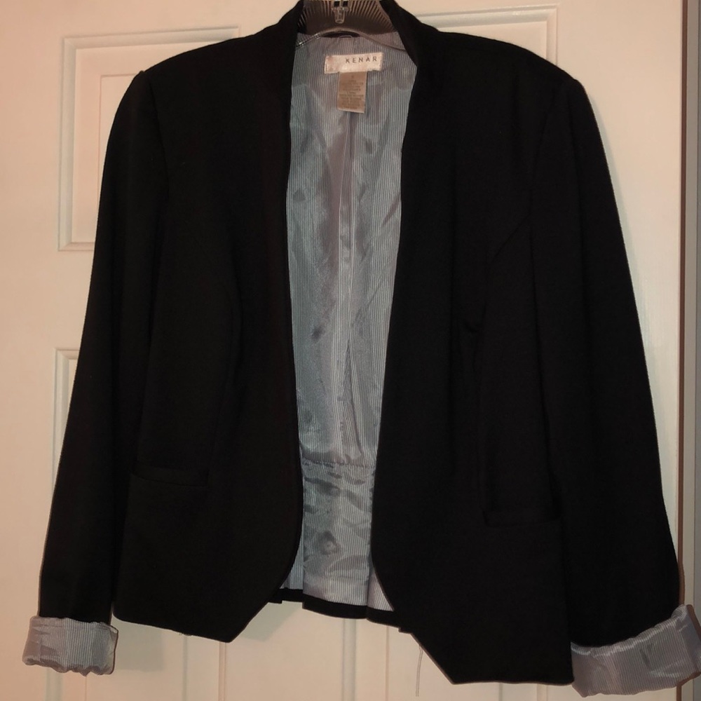 Kenar Collarless Blazer w/pleats on back